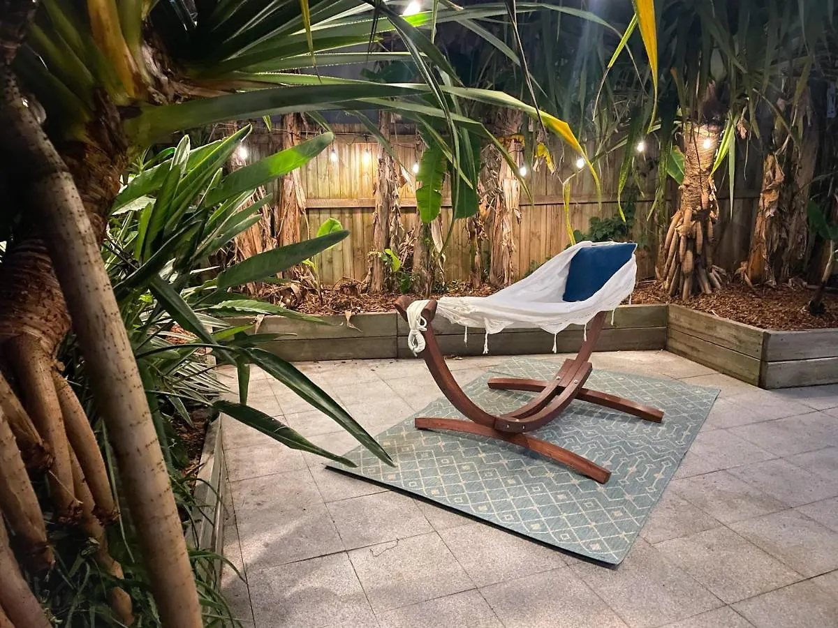 Holiday home Pet Friendly House Opposite Bokarina Beach Kawana Waters Australia