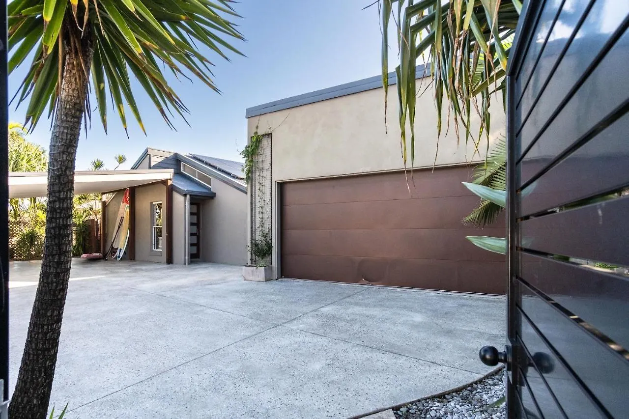 Ferienhaus Pet Friendly House Opposite Bokarina Beach Kawana Waters Australien