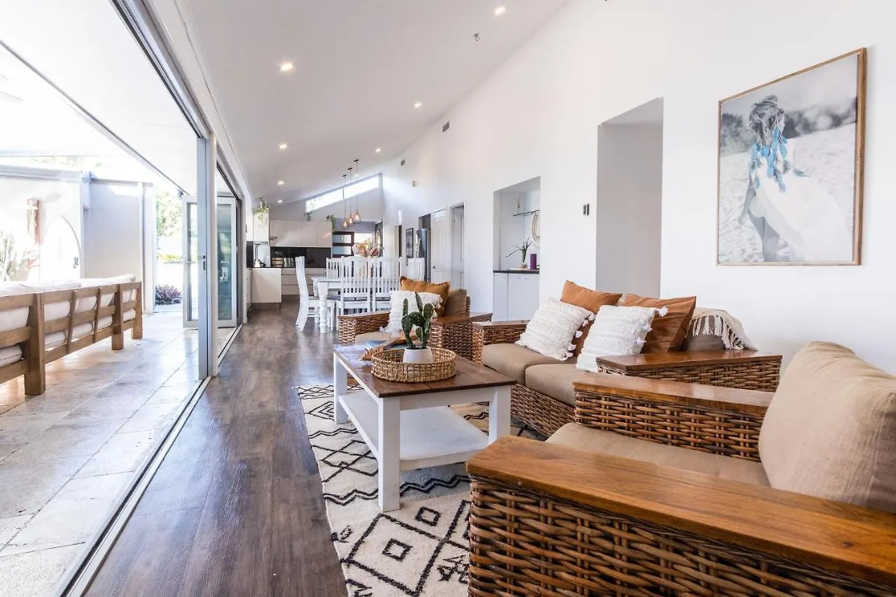 Ferienhaus Pet Friendly House Opposite Bokarina Beach Kawana Waters