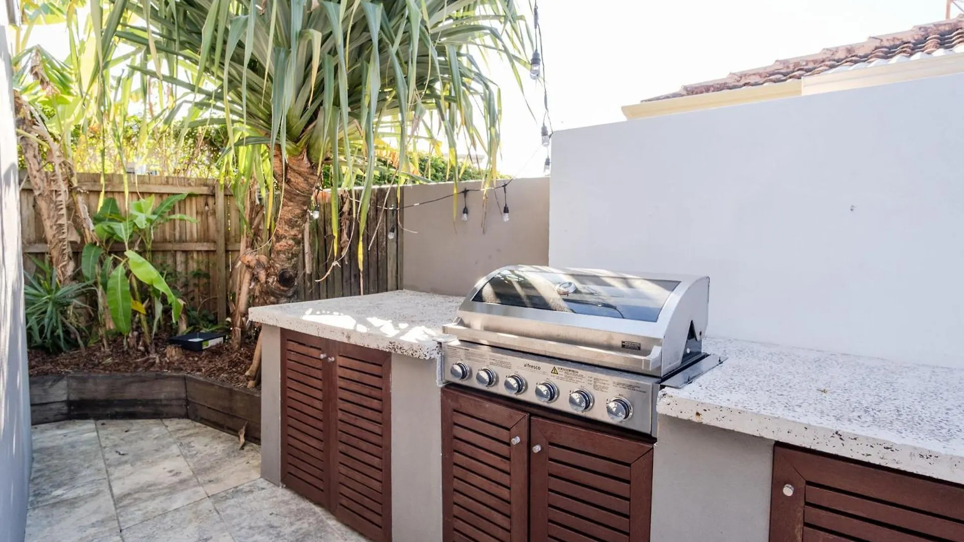 Ferienhaus Pet Friendly House Opposite Bokarina Beach Kawana Waters