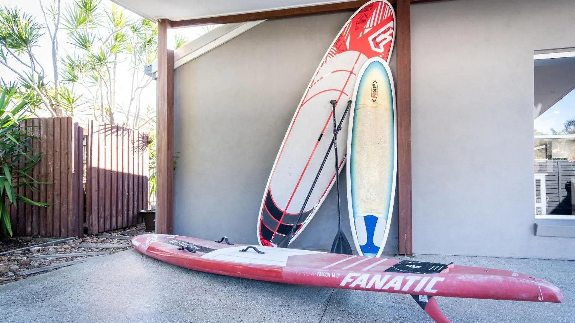 Ferienhaus Pet Friendly House Opposite Bokarina Beach Kawana Waters Australien