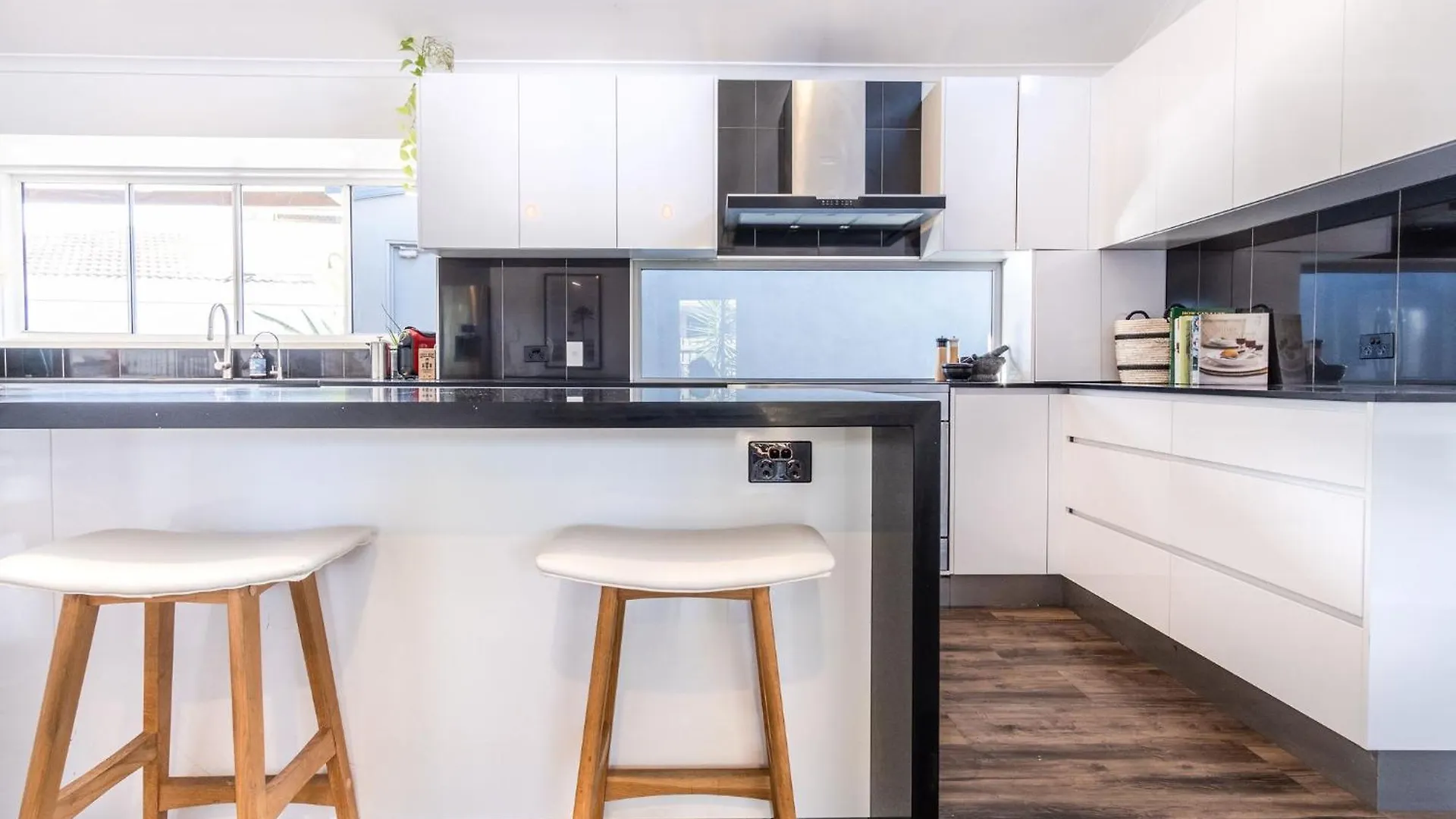 Ferienhaus Pet Friendly House Opposite Bokarina Beach Kawana Waters