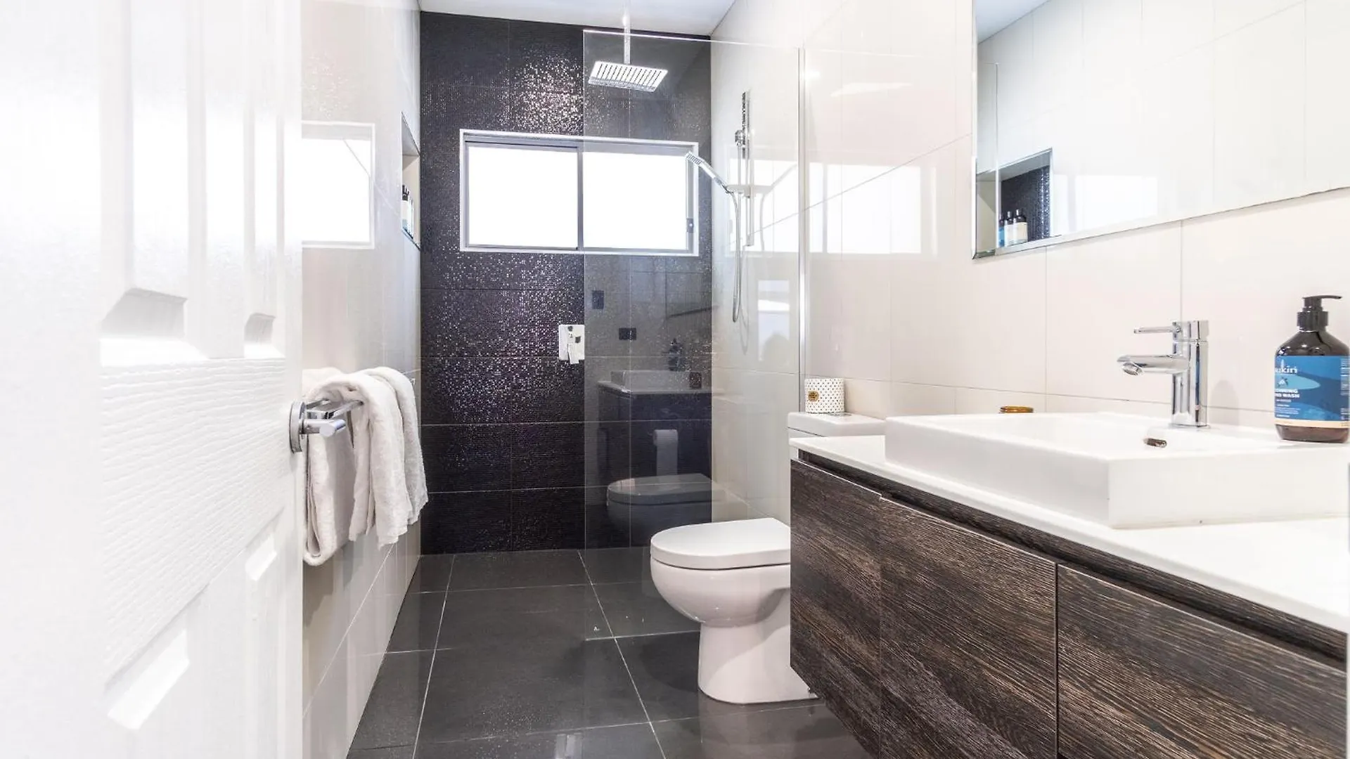 Ferienhaus Pet Friendly House Opposite Bokarina Beach Kawana Waters