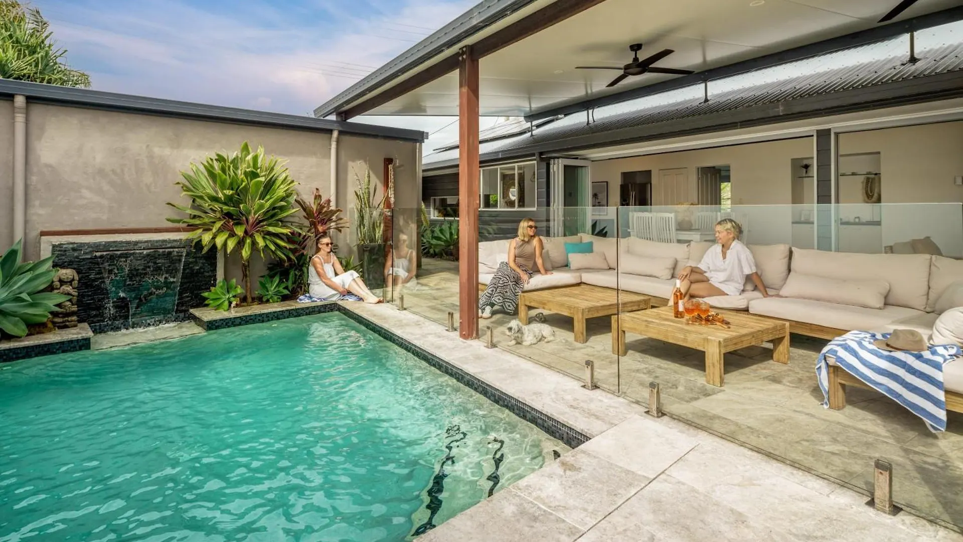 Ferienhaus Pet Friendly House Opposite Bokarina Beach Kawana Waters
