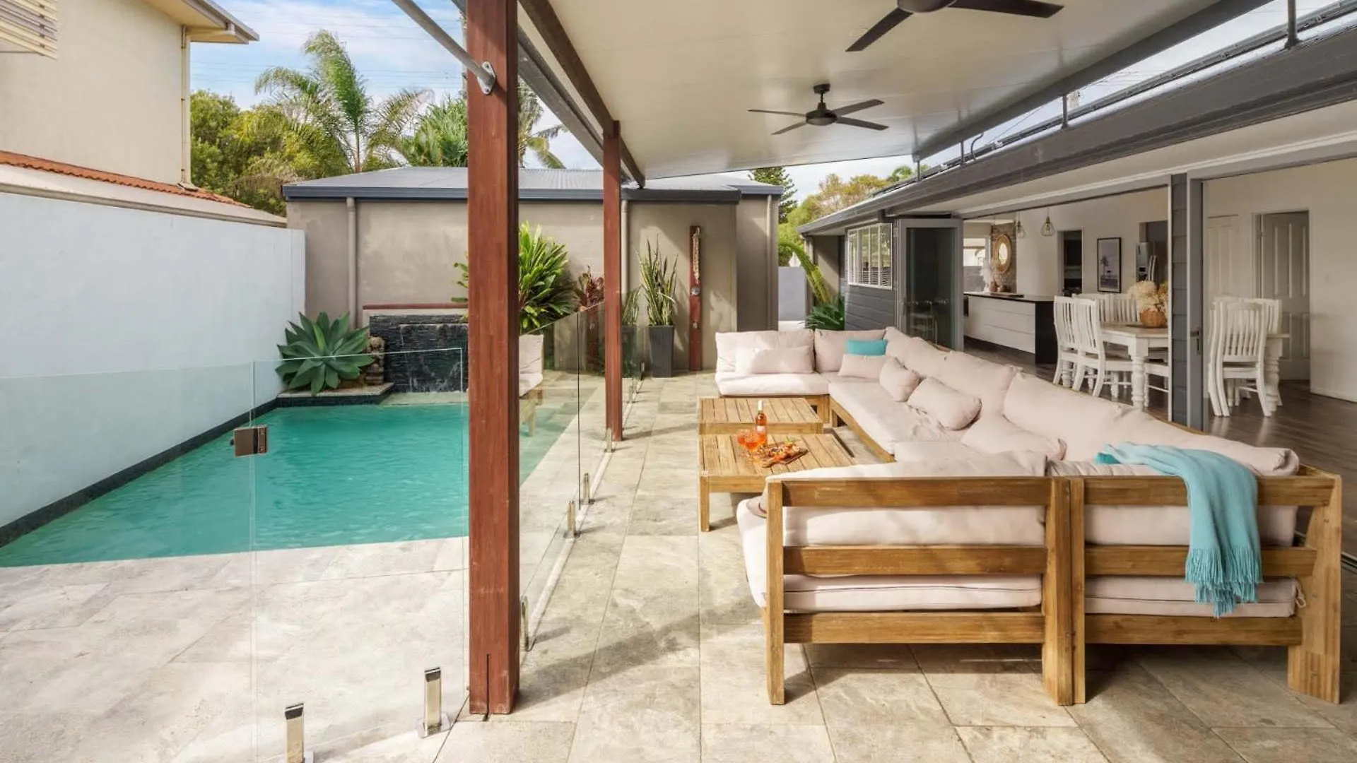 Ferienhaus Pet Friendly House Opposite Bokarina Beach Kawana Waters